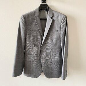 Express Photographer Gray Suit with Notched Lapel